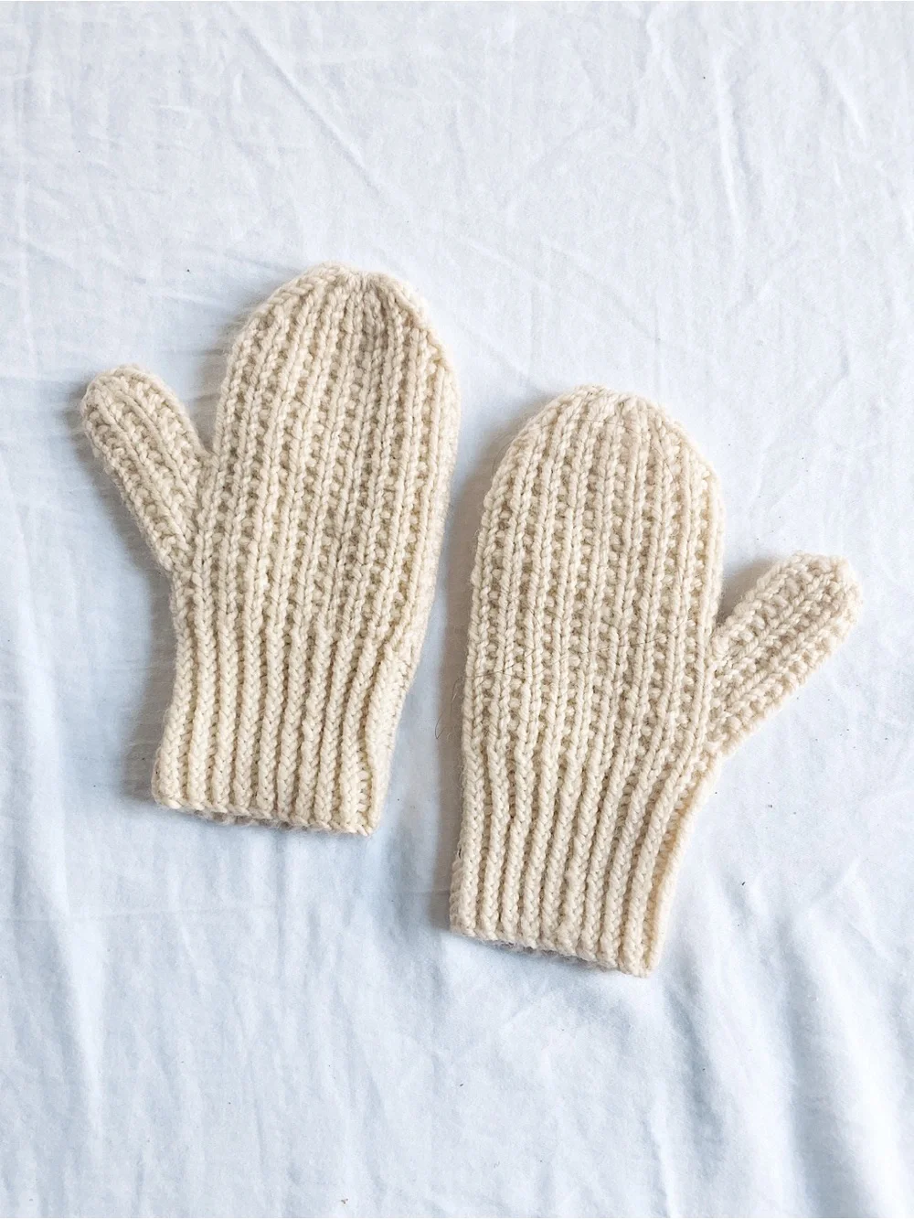 VINTAGE Handmade Wool Mittens Kids Aran Cable Irish Knit Scandi White Winter